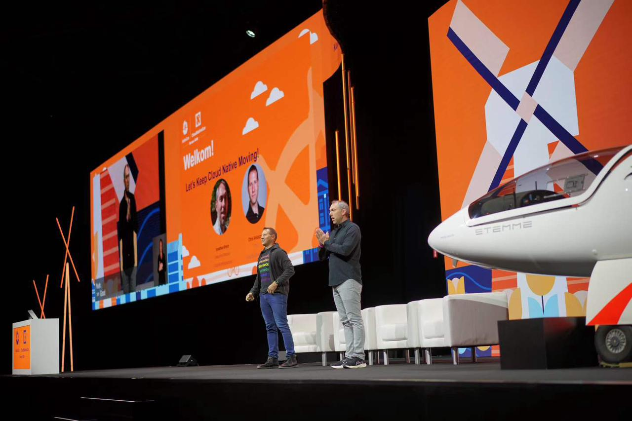 KubeCon Keynote - Linux Foundation CEO Jonathan 和 CNCF CTO Chris 联合主持